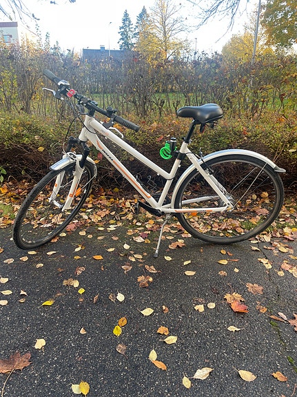 Insera valkoinen naisten kaupinkipyörä 28
