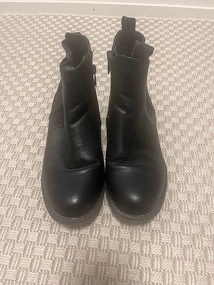 Duffy mustat talvinilkkurit koko 37.