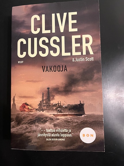 Clive Cussler Vakooja Kirja
