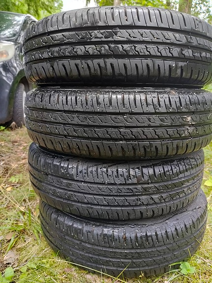 Yhden kesän ajetut 155/65 renkaat peltivanteilla