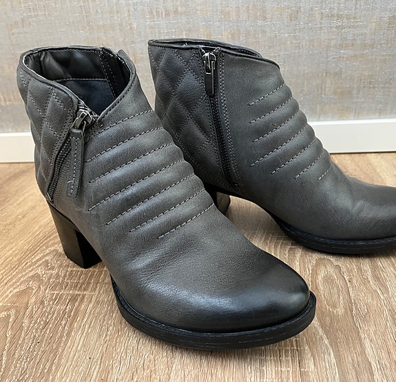 Uudenveroiset Clarksin nilkkurit / kävelykengät, koko 37 (UK 4)