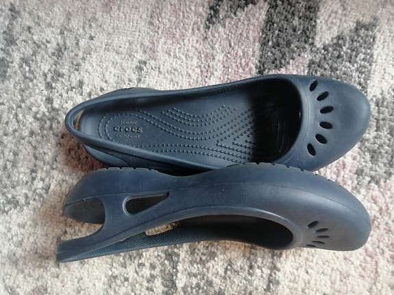 Aidot Crocs sandaalit