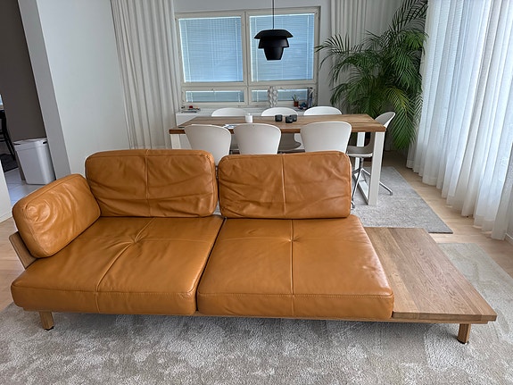 Dahlqvist “Combo” nahkainen sohva, divaani + Shape Coffee Table