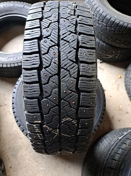 Gislaved 215/65R15C nastapari