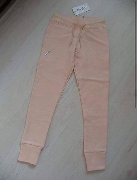 Uudet Gugguu nuden väriset collegehousut 128 cm