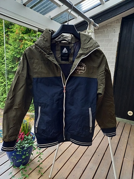 8848 Altitude takki