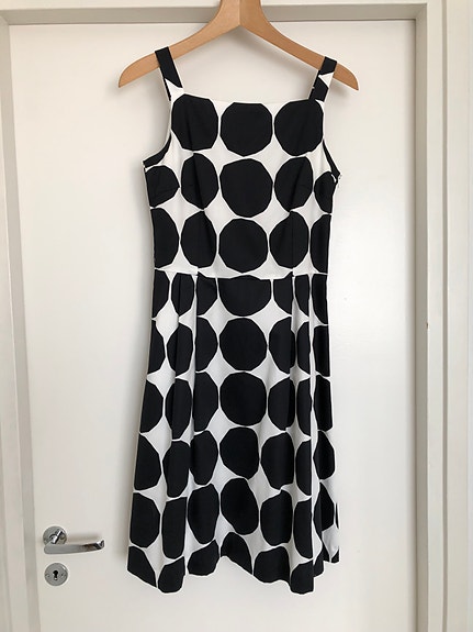 Pienet kivet -mekko, MARIMEKKO