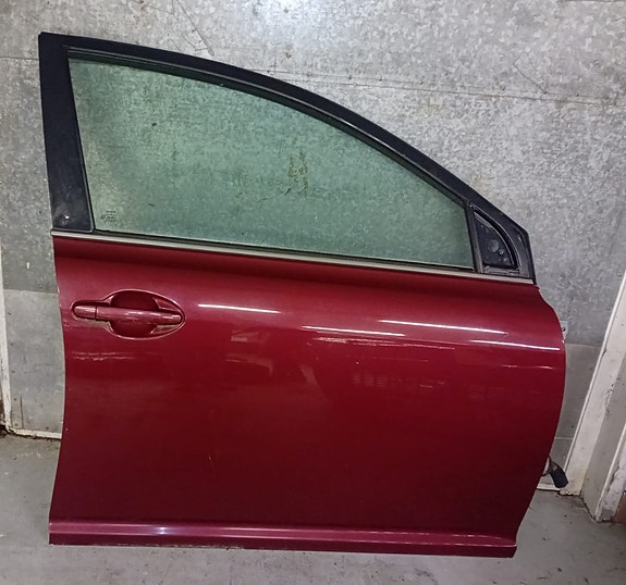 Toyota Avensis T25 2003-08 Oikea etuovi