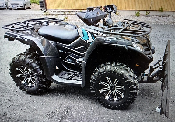 Ostan 4X4 mönkijä mielellään lumiauralla