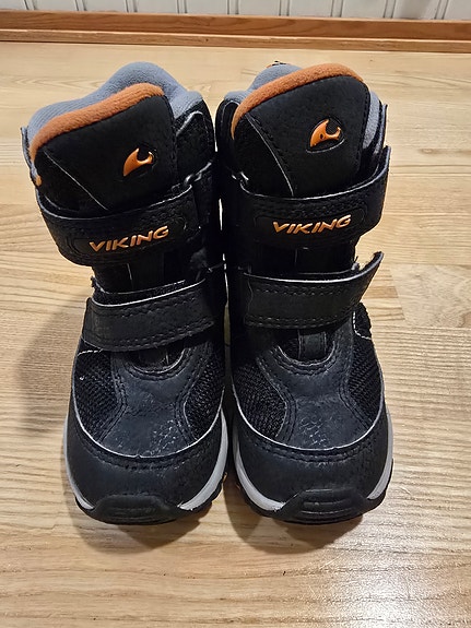 Siistikuntoiset Viking välikausikengät koko 26