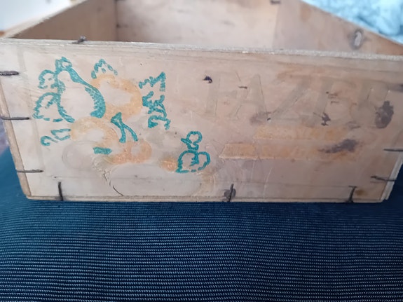 vanha puinen laatikko   fazer