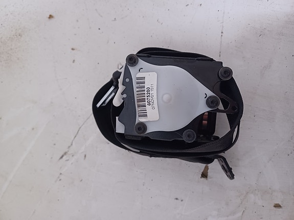 Audi A4 2002 1.8 T Turvavyö oikea taka 8E0857706B V04