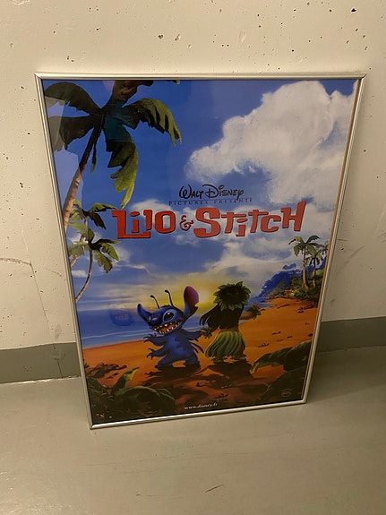 Lilo ja Stitch Disney jättikokoinen juliste kehyksillä