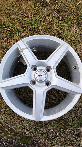 kuin uudet 16tuumaa 4x108 et42