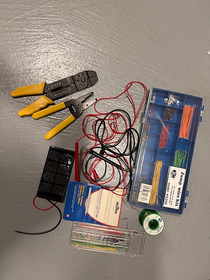 Elektroniikan tarvikkeita