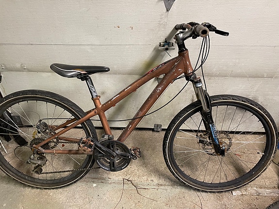 Felt Hybrid/Fitness/Maastopyörä 26”