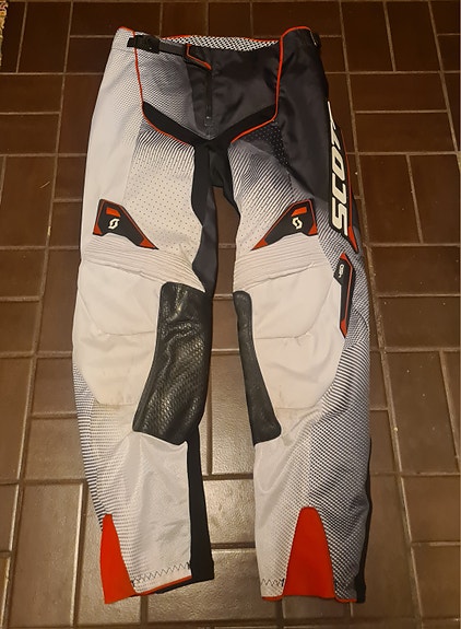 Motocrossissa käytetyt housut