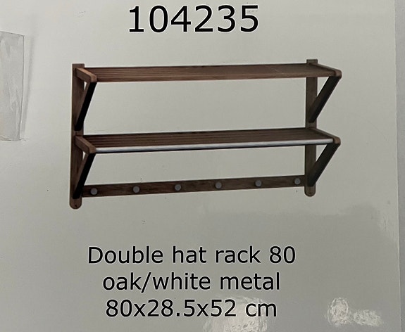 Tamminen naulakko hattuhylly