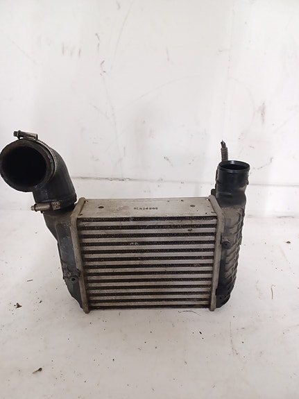 Audi A4 2002 1.8T Välijäähdytin 8E0145805L