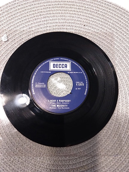 The Majority 7" I hear a rhapsody