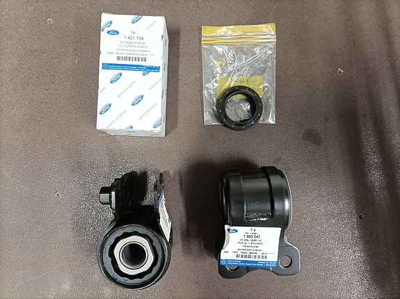 Ford Focus mk2 2.5 ST alkuperäisiä osia