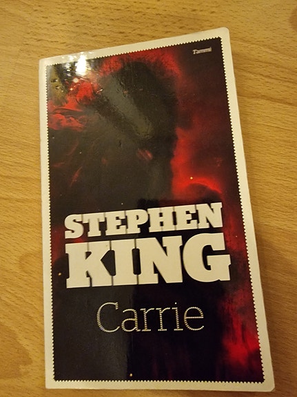Stephen King Carrie Kirja