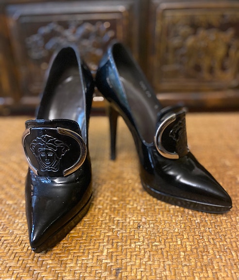 Versace Medusa kiiltonahka korkokengät koko 38