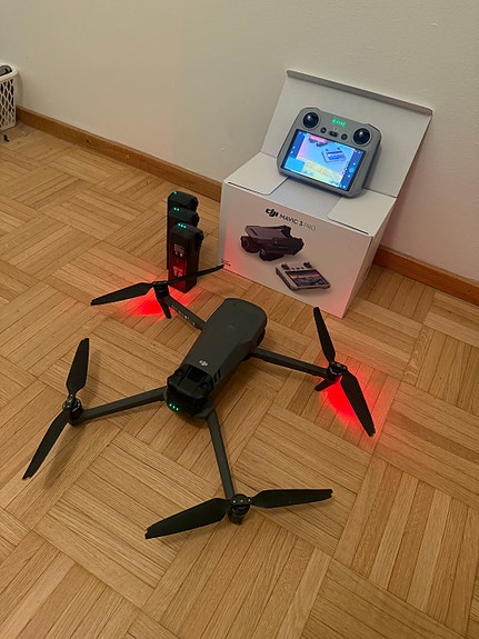 DJI Mavic 3 Pro Fly More Combo + 1 Extra Akku, DJI RC Kontrolleri