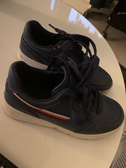 Tommy Hilfiger lasten kengät koko 32 poikien mustat
