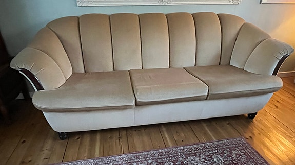 Myydään sohva ja kaksi nojatuolia