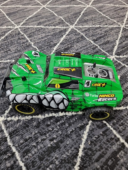 Radio-ohjattava auto