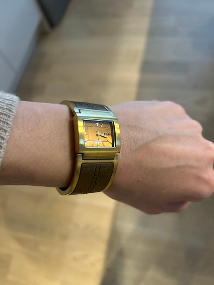 Axcent merkkinen kultainen vintage kello