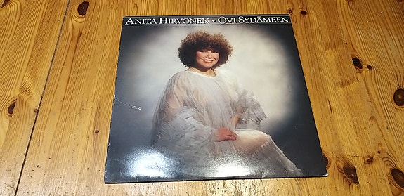 Anita Hirvonen Ovi Sydämeen LP