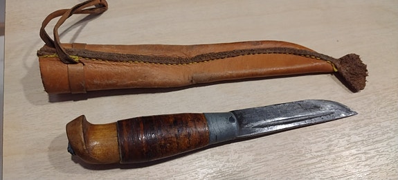 Vanha puukko.