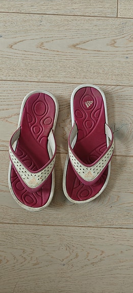 Adidas sandaalit