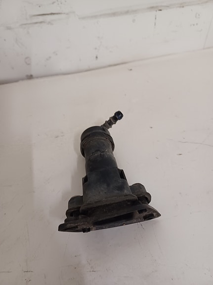 Audi A4 2002 1.8T Ajovalon pesimen suutin oikea 8E0955102C