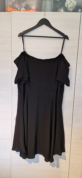City Chic musta juhlamekko, koko 50