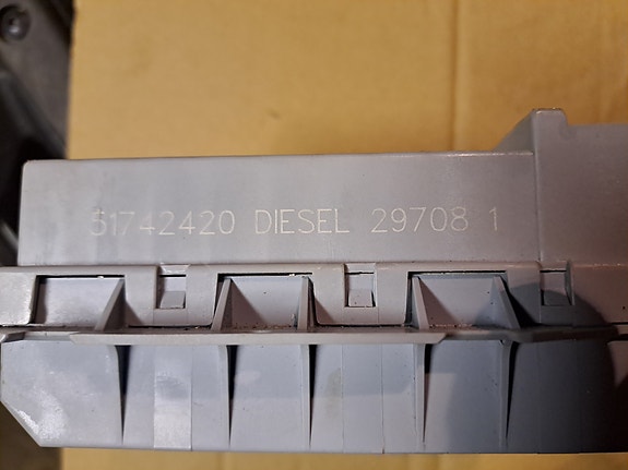 Alfa Romeo 147 1.9jtd rele/sulake boxi