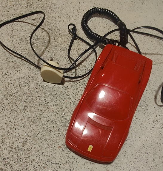 Ferrari pöytä puhelin punainen retro kasari