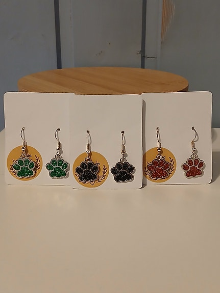 Glitter tassunjälki korvakoruja