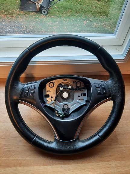 Bmw 330d e92 ohjauspyörä