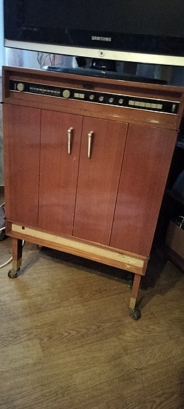 AGA Tv-radio -kaappi