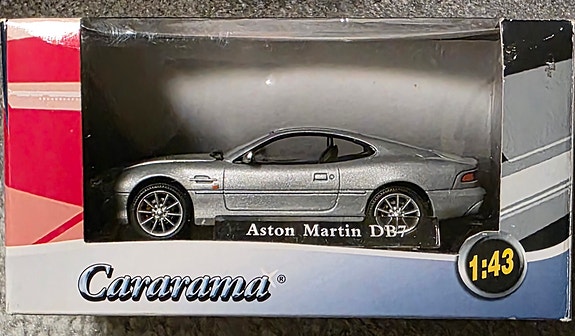 Aston Martin DB7 upea pienoismalli 1:43 hopea