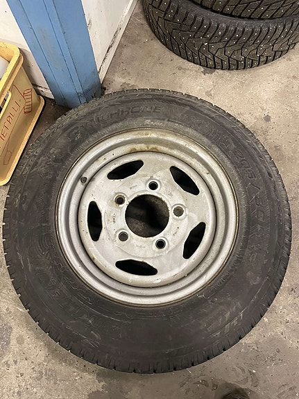 Land rover varapyörä