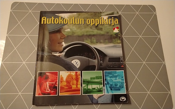 Autokoulun oppikirja