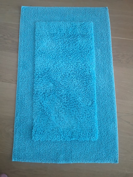 Turkoosi kylpyhuoneen matto
