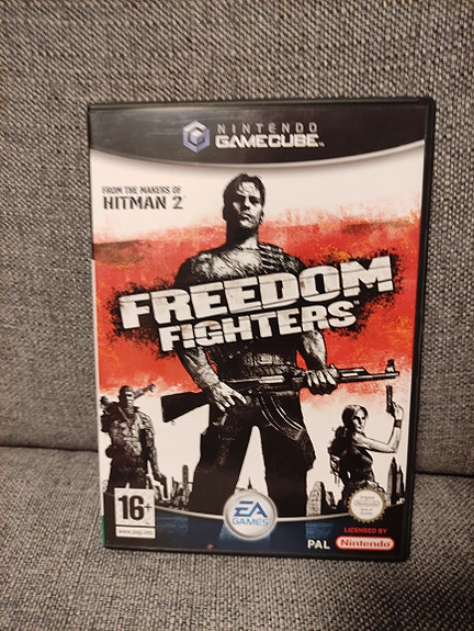 Nintendo GameCube Freedom Fighters peli