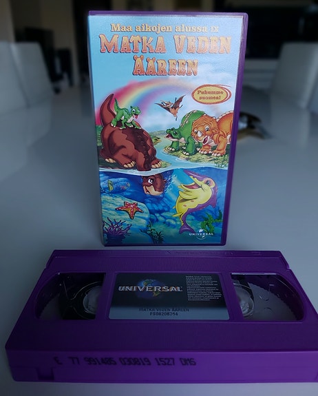 Maa aikojen alussa - Matka veden ääreen vhs