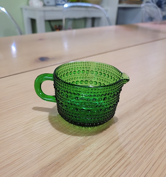 Iittalan vihreä kastehelmi kermakko