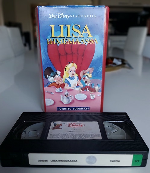 Liisa Ihmemaassa Walt Disney Klassikoita vhs